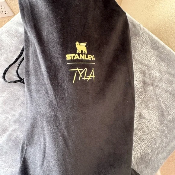 Stanley x Tyla Tyger Flowstate Quencher 40oz Tumbler